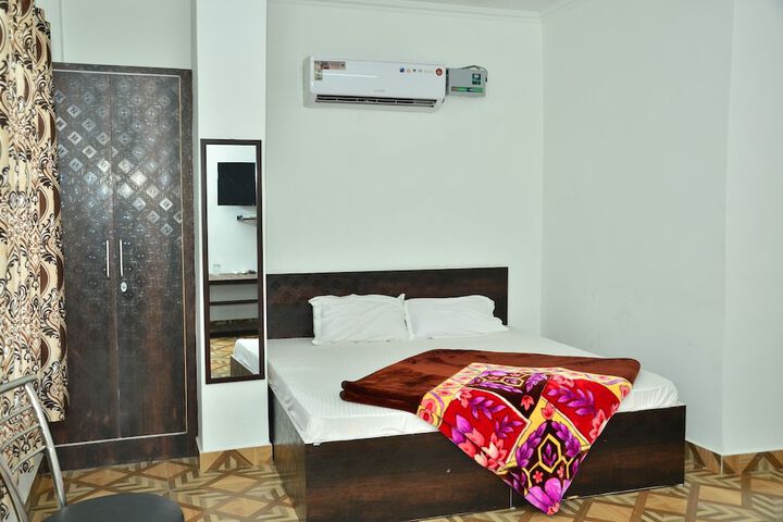 Room 5 of 19