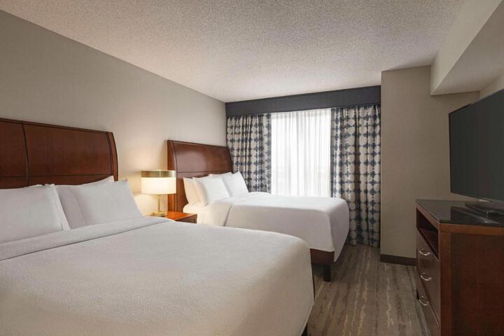 Quadruple Accessible Queen Size Bed (3 of 11)