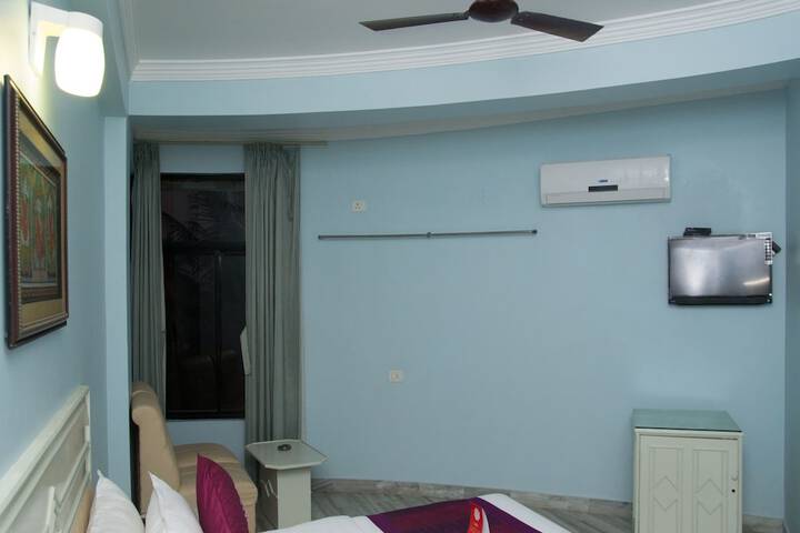 Room 5 of 6