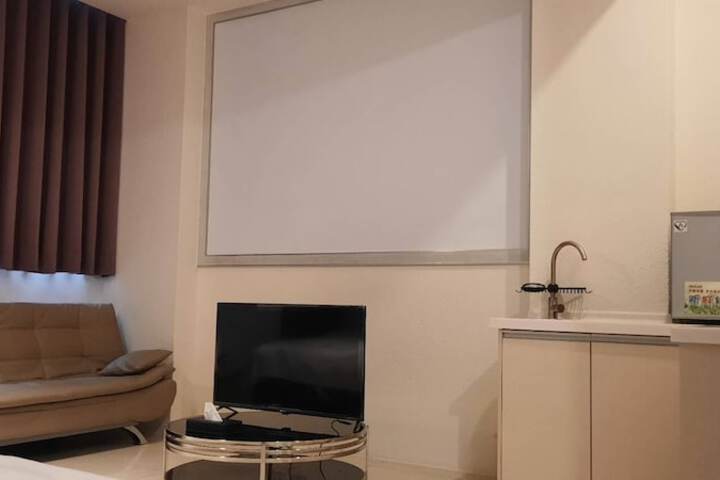 Room 10 of 31