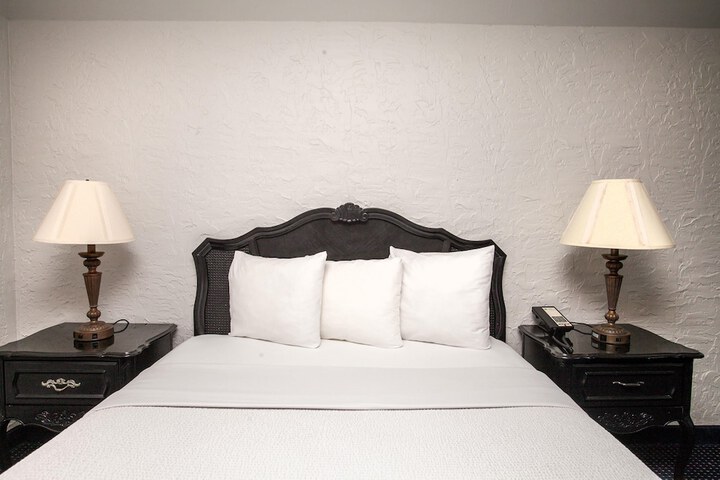 Room 43 of 175