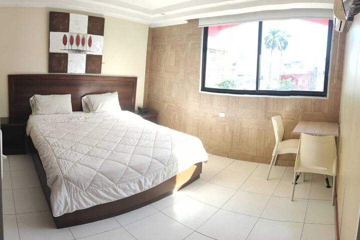 Room 4 of 9