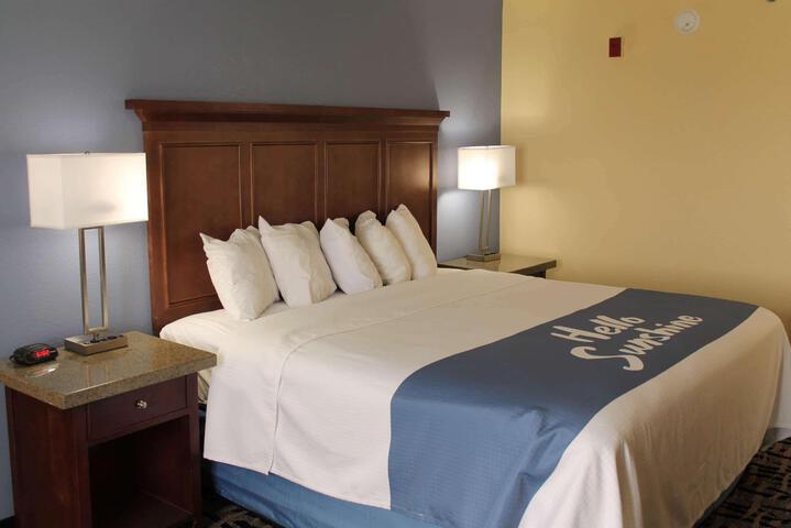 1 King Bed (7 of 14)