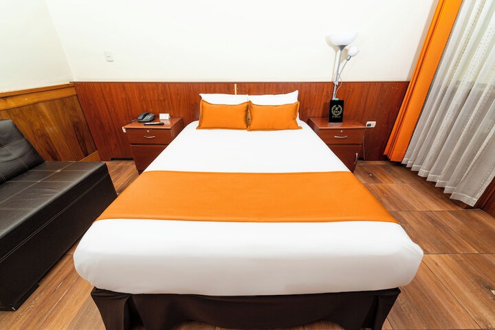Room 13 of 37