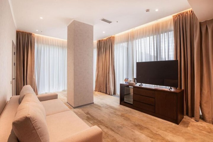 Room 42 of 93