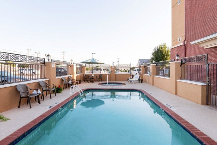 Hotel Pool