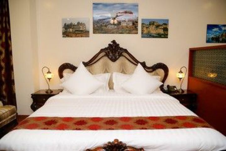 The Palace Suites Hotel