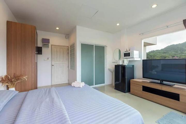 Room 33 of 59