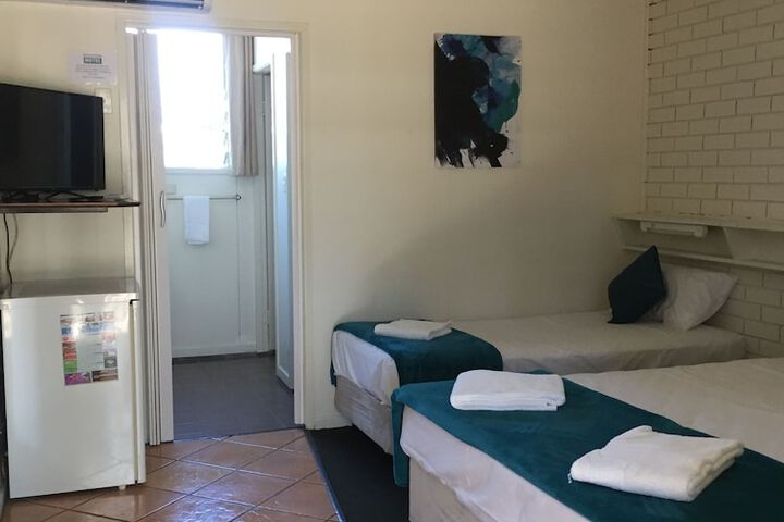 Room 4 of 34