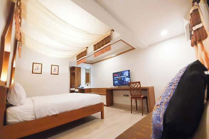 Room 21 of 54