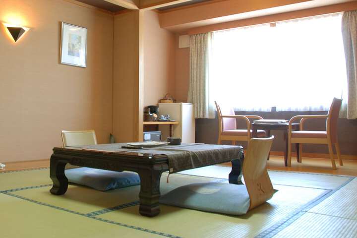 Room 8 of 144