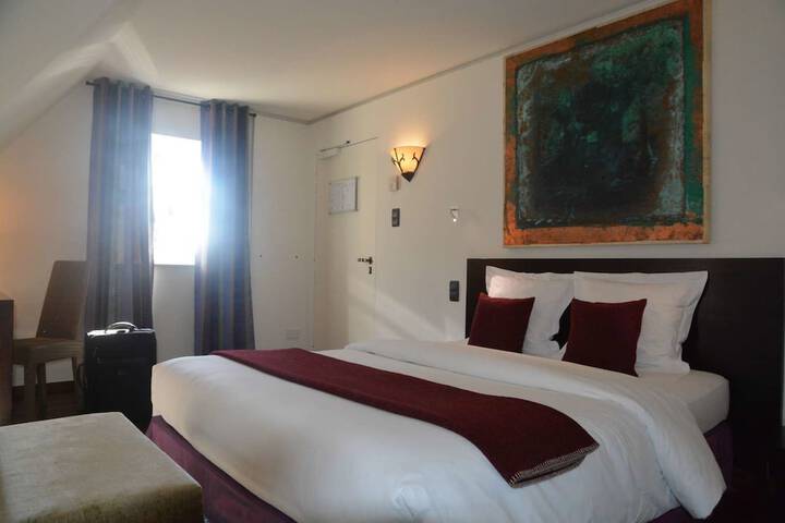 Room 8 of 50