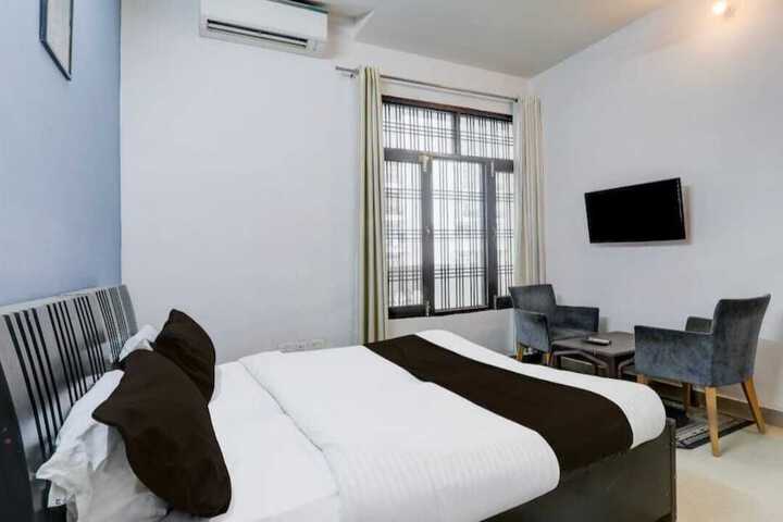 Room 3 of 18