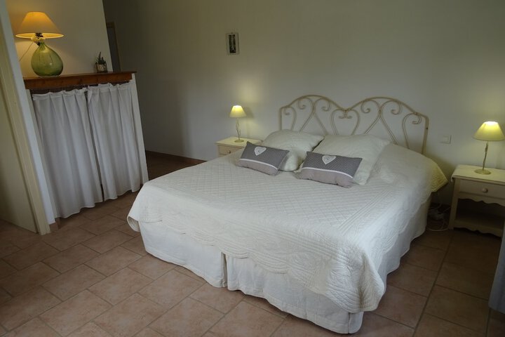 Room 6 of 70