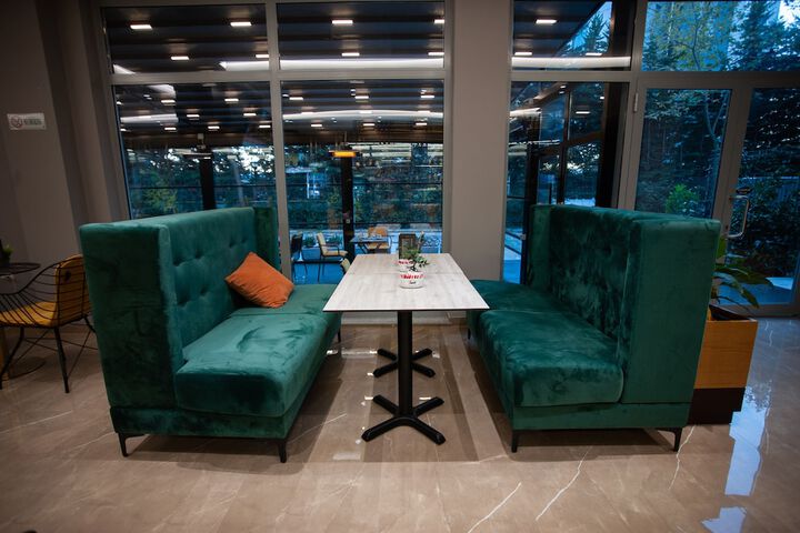 Lounge 103 of 113