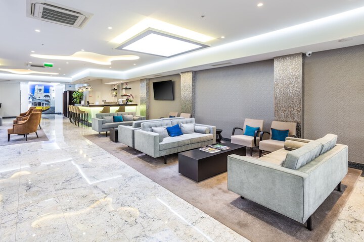 Entrance & Lobby