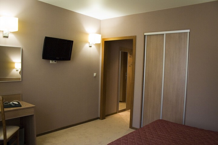Room 14 of 77