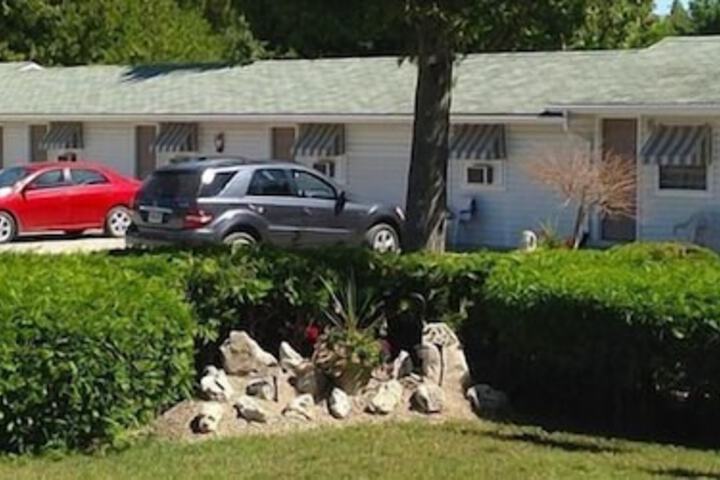 Cedar Vista Motel