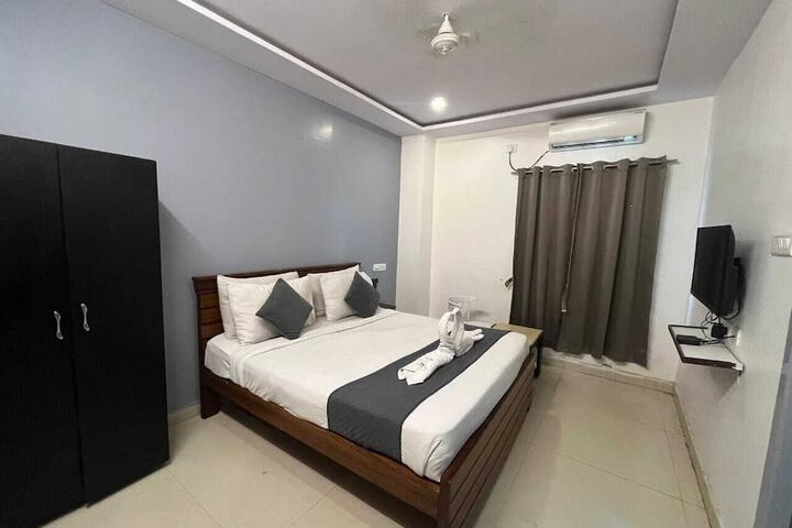 Room 3 of 8