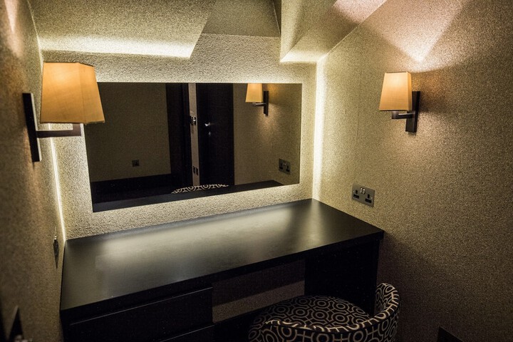 Room 9 of 90
