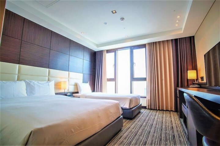 Room 8 of 13