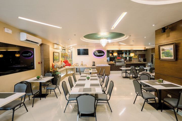 Dining 41 of 47