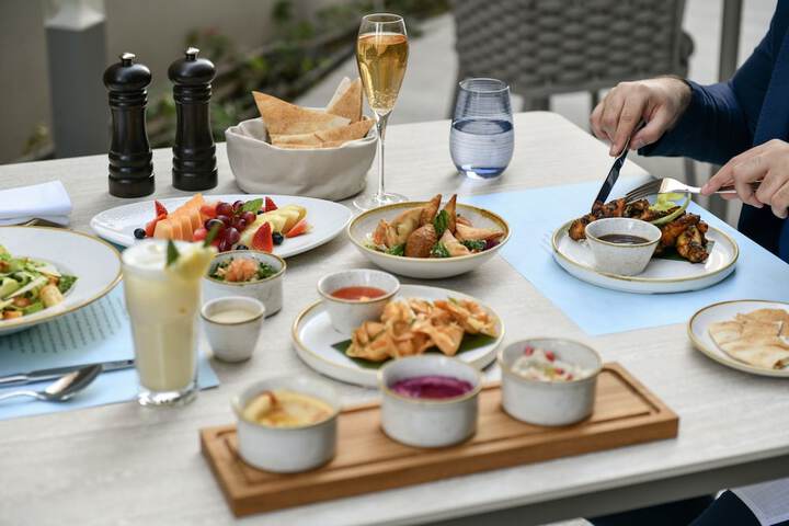 Dining 72 of 79