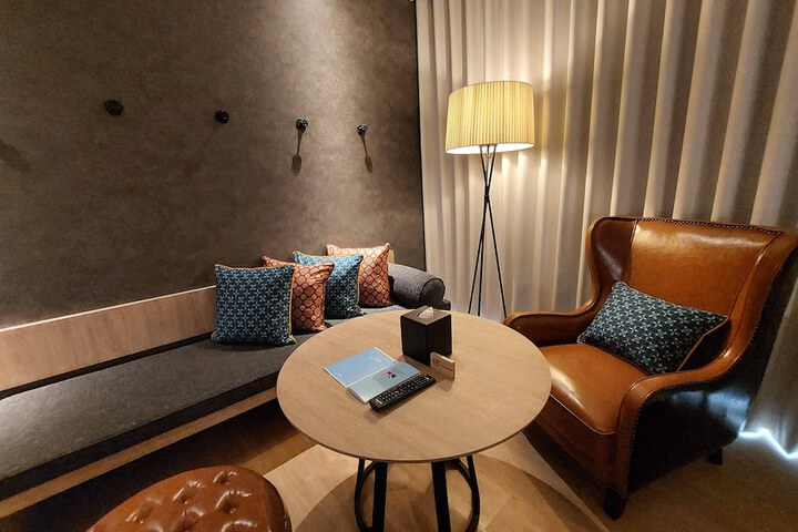 Room 10 of 44