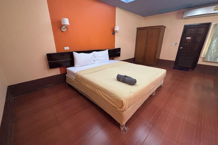 Room 32 of 59