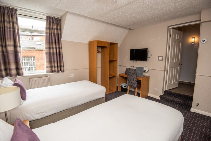 Room 13 of 36