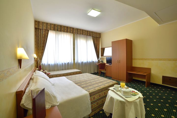 Room 11 of 21