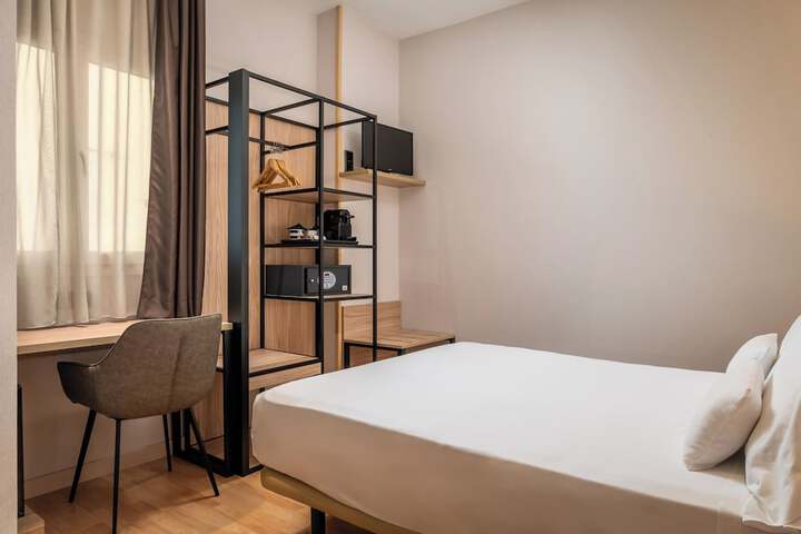 Room 13 of 65