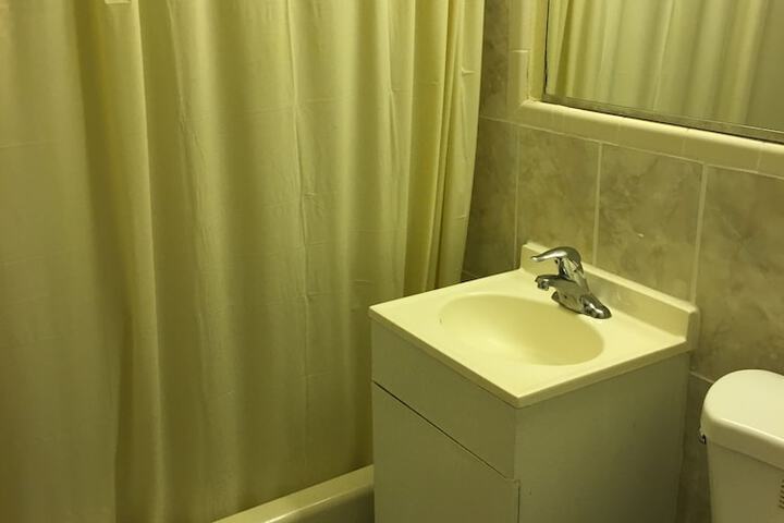 2 Double Beds (3 of 7)