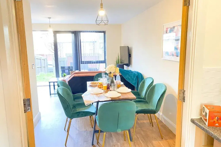 Tudors eSuites 11 Bed House City Centre