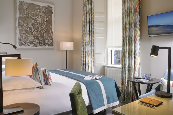 Room 2 of 30