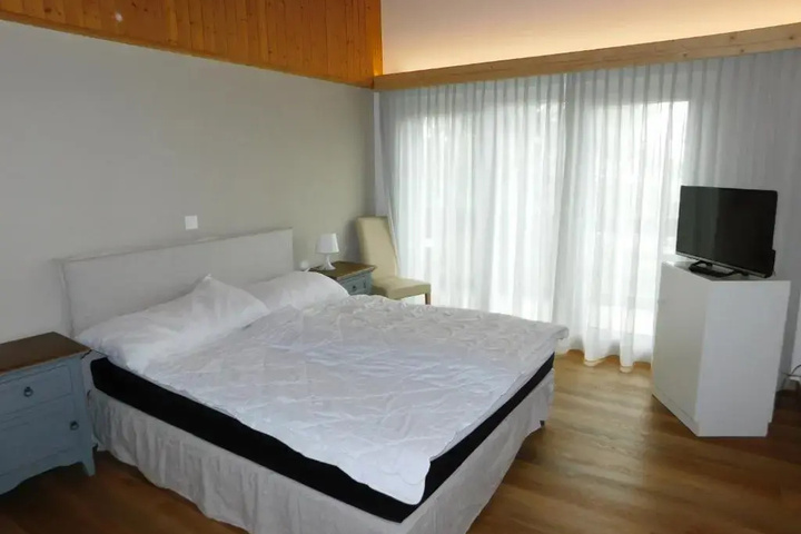 Room 3 of 12