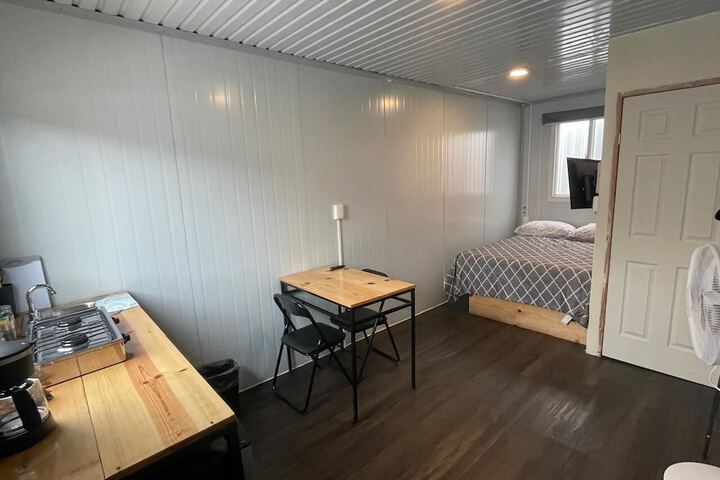 Room 33 of 98