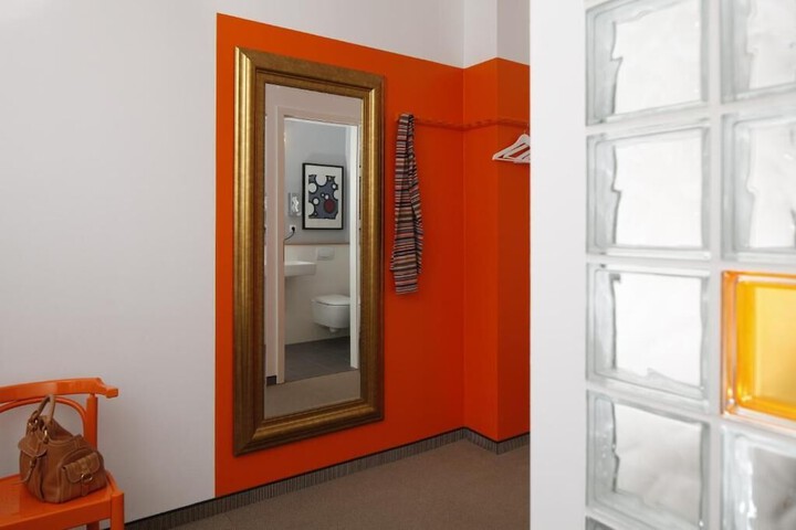 Room 28 of 33