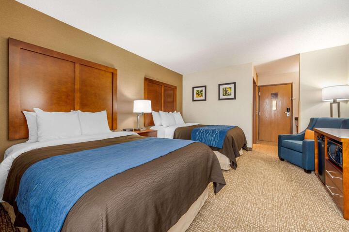 2 Double Beds (6 of 8)