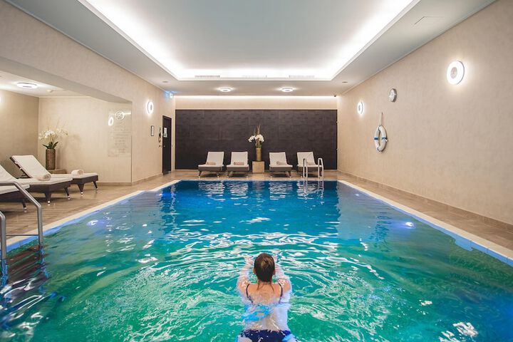 Pool 60 of 169
