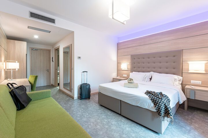 Room 9 of 47