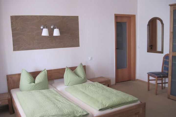 Room 2 of 35