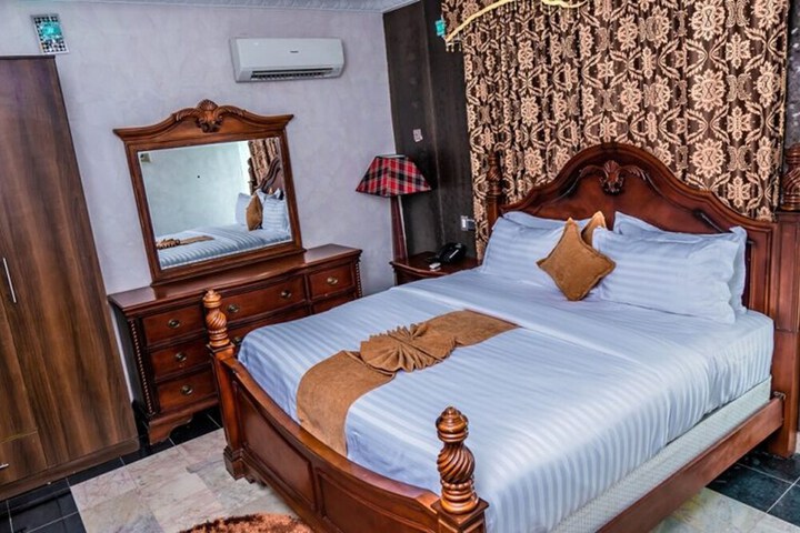 Room 14 of 40