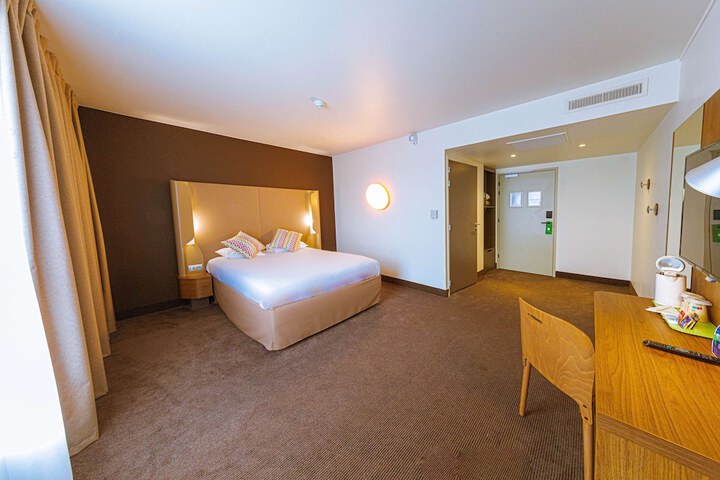 Room 17 of 114