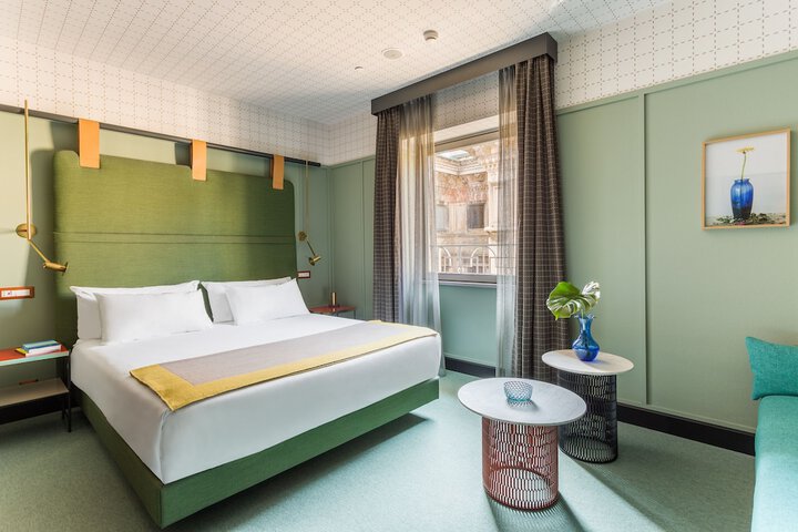 Room 33 of 100