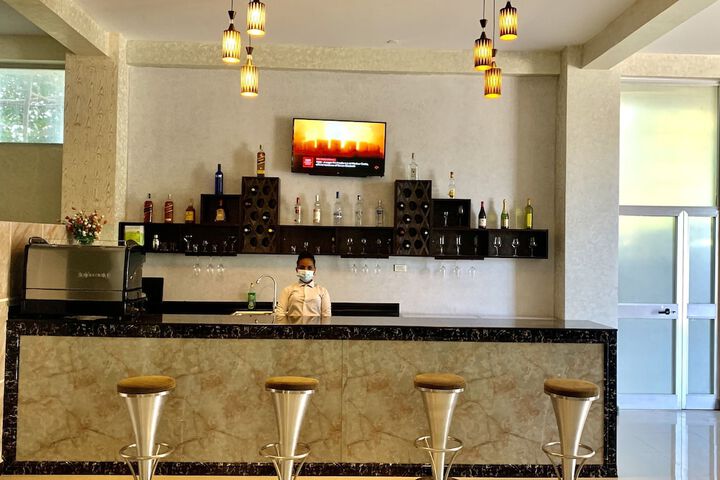 Lounge 75 of 88