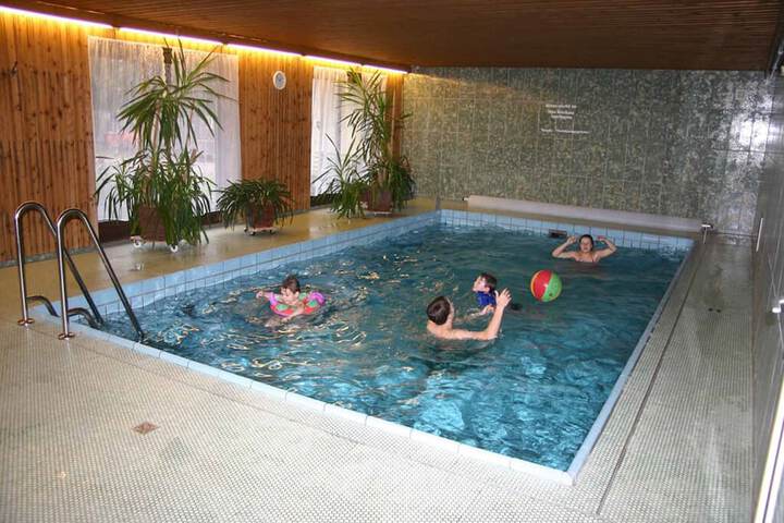 Pool 9 of 13