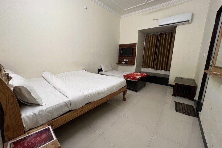Room 6 of 54