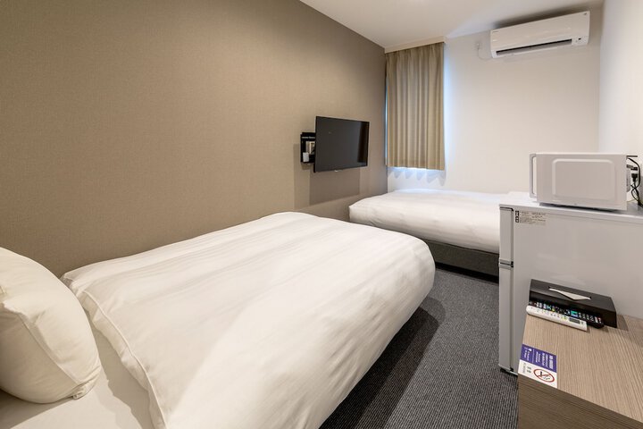 Room 5 of 14