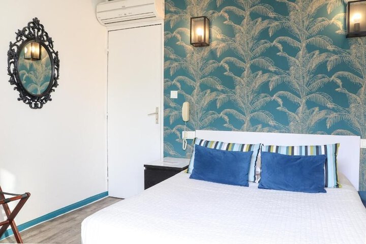 Room 16 of 72